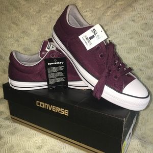 Converse unisex maroon low top shoes